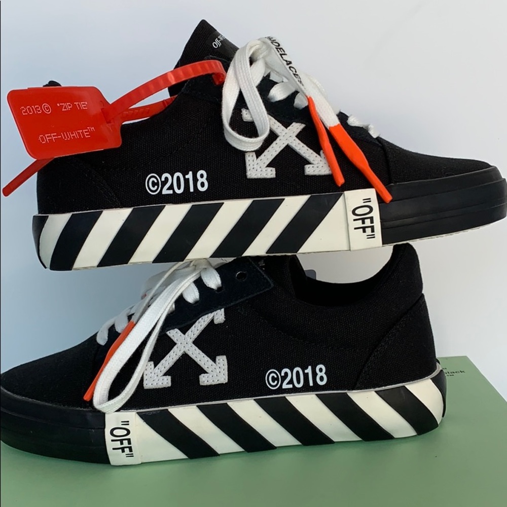 NEW OFF-WHITE WOMEN’S SNEAKER SIZE 7(37)